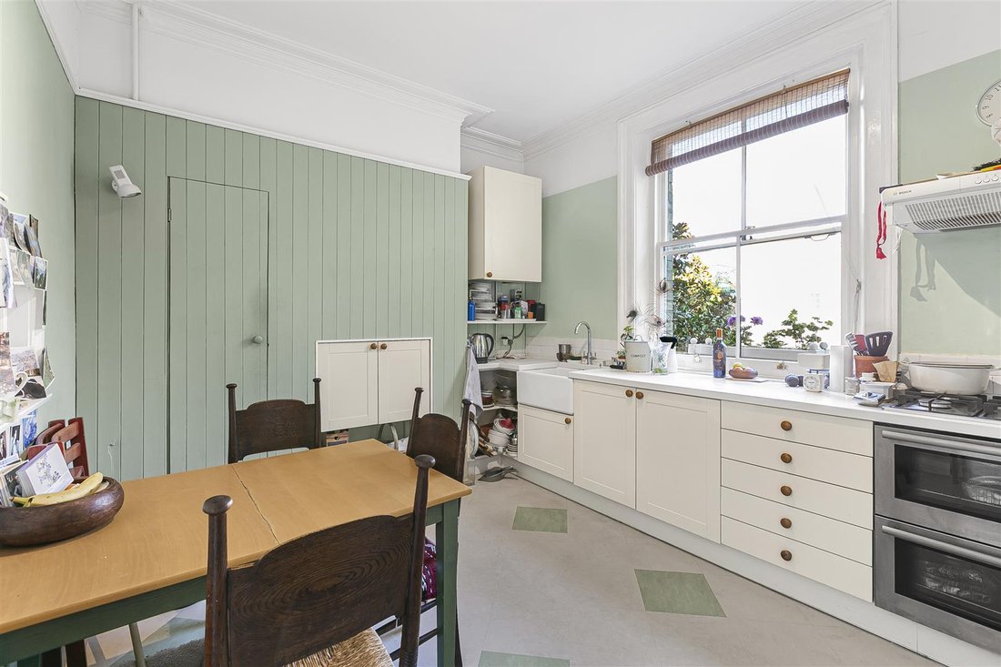 Apartment in Coombe, Royal Borough of Kingston upon Thames, England 4 - 17267273