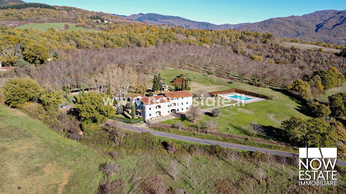 Casa di campagna a Poppi, Toscana, Italia 1 - 15829036