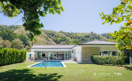 Condo in Playa Herradura, Puntarenas Province, Costa Rica 1
