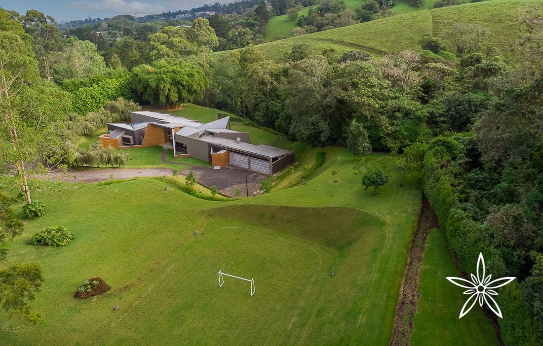 Estate in El Tejar de El Guarco, Cartago Province, Costa Rica 1 - 10560373