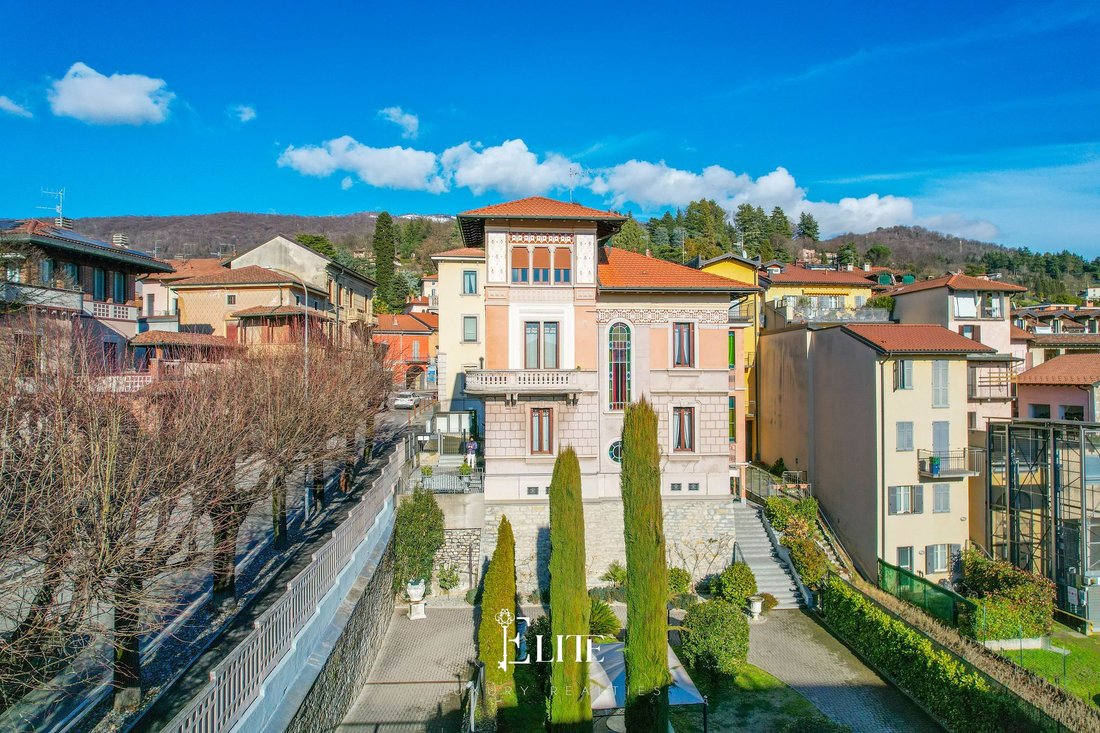 Villa in Gavirate, Lombardy, Italy 1 - 17267423