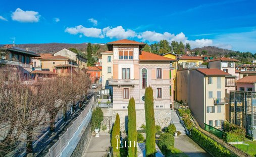 Villa in Gavirate, Lombardy, Italy 1
