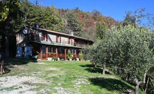 Maisons de campagne à Civitella di Romagna, Émilie-Romagne, Italie 1