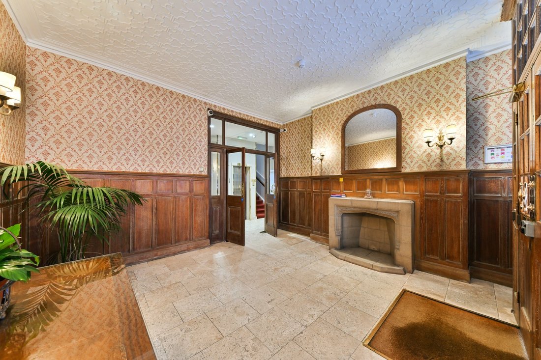 Apartment in Brompton, Kensington And Chelsea, England 2 - 17253908