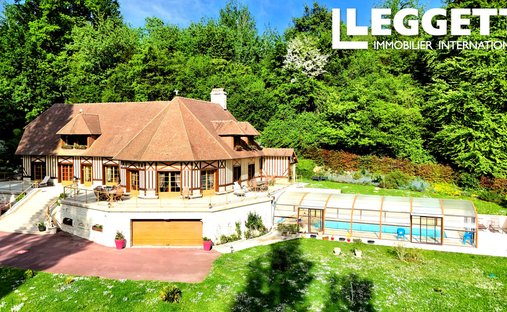 House in Pont-l'Évêque, Normandy, France 1
