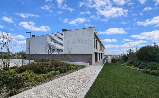 House in Povoa de Santa Iria e Forte da Casa, Lisbon, Portugal 1