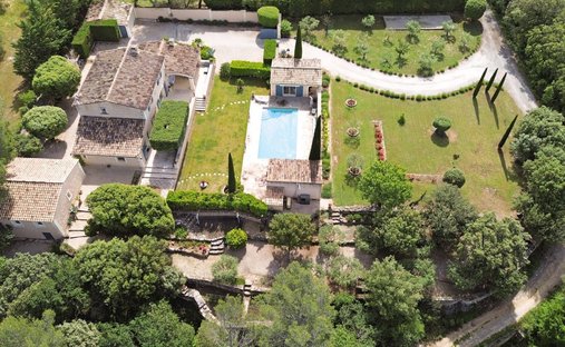 Estate in Gordes, Provence-Alpes-Côte d'Azur, France 1