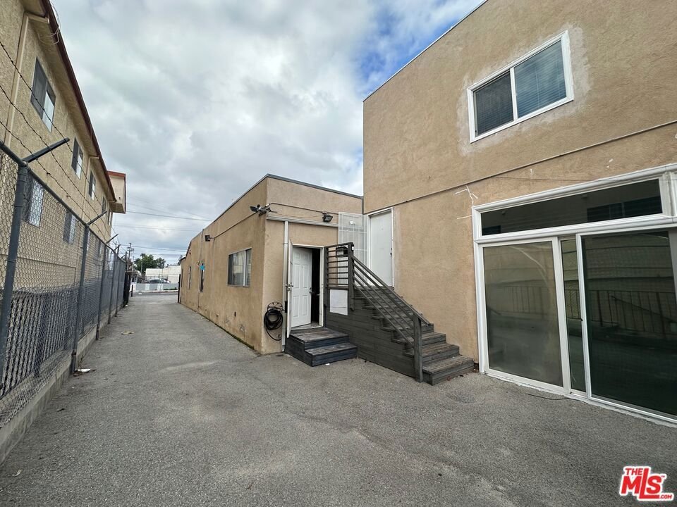 Los Angeles, California, United States 3 - 17269585