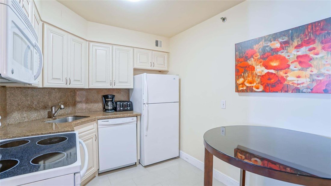 Condo in Miami Beach, Florida, United States 5 - 14862996