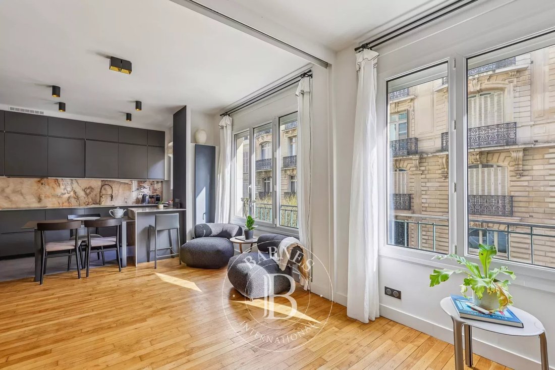 Apartment in Saint Placide, Paris 6e Arrondissement, Paris 2 - 17273262