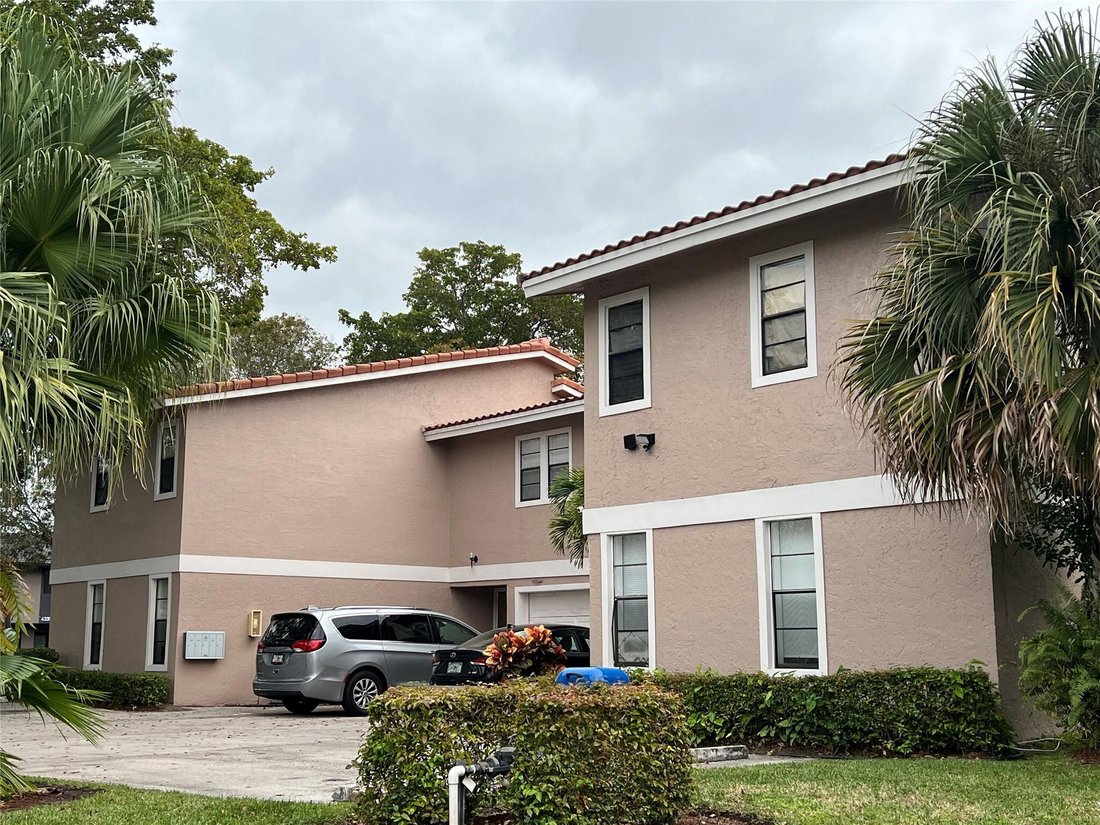 Coral Springs, Florida, United States 3 - 16634027