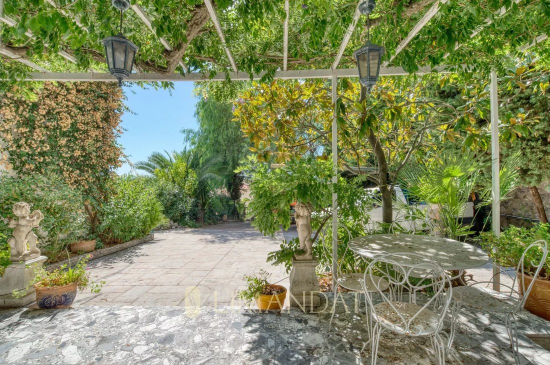 Villa in Menton, Provence-Alpes-Côte d'Azur, France 1 - 16136376