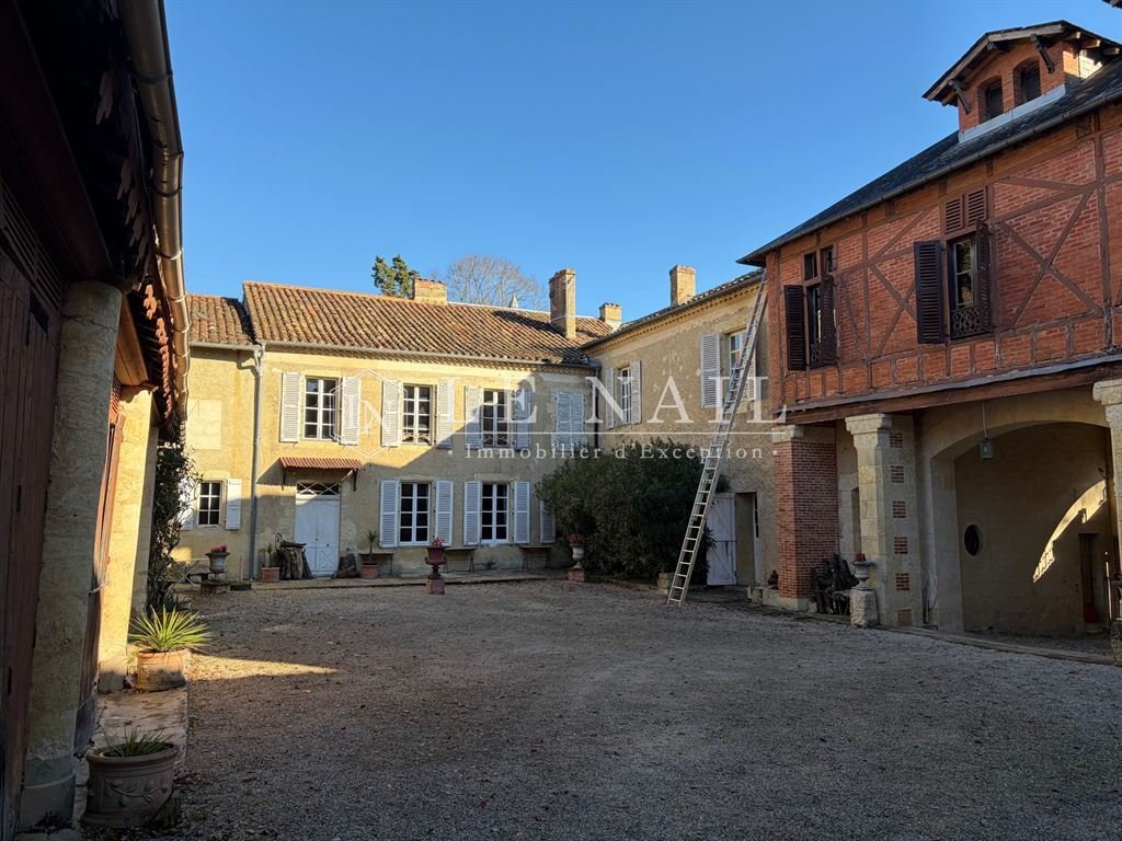 Castle in Faubourg Nord, Auch, France 5 - 17271643