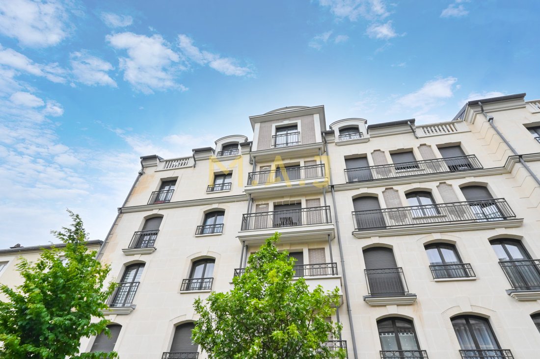 Apartment in Ledru Rollin, Le Perreux-sur-Marne, France 1 - 16970566