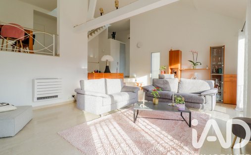 House in La Ville-du-Bois, Ile-de-France, France 1