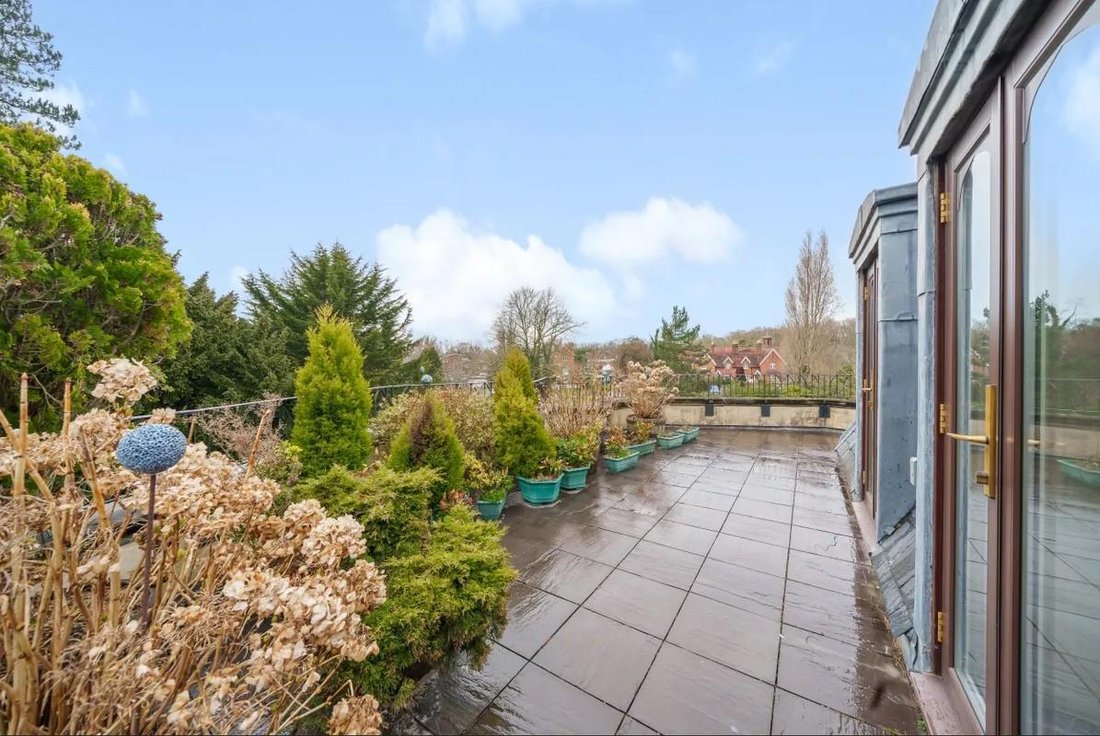 Apartment in Great Stanmore, Harrow, England 2 - 17278318