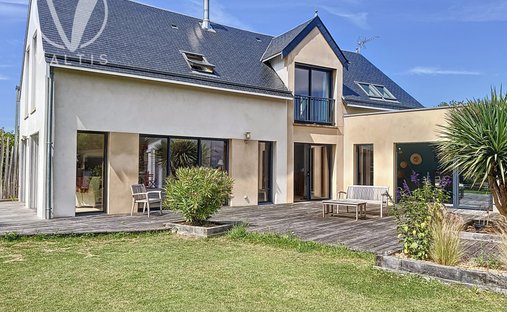 House in Saint-Lunaire, Brittany, France 1