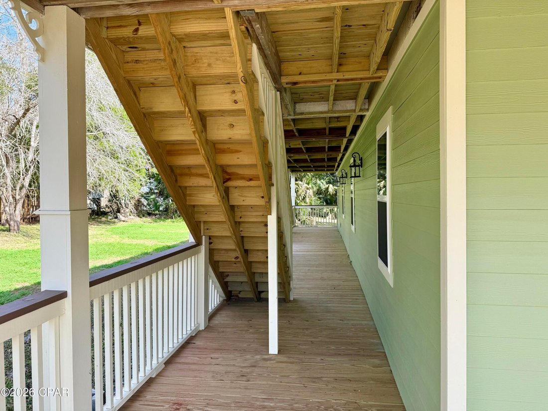 Apalachicola, Florida, United States 4 - 17276681