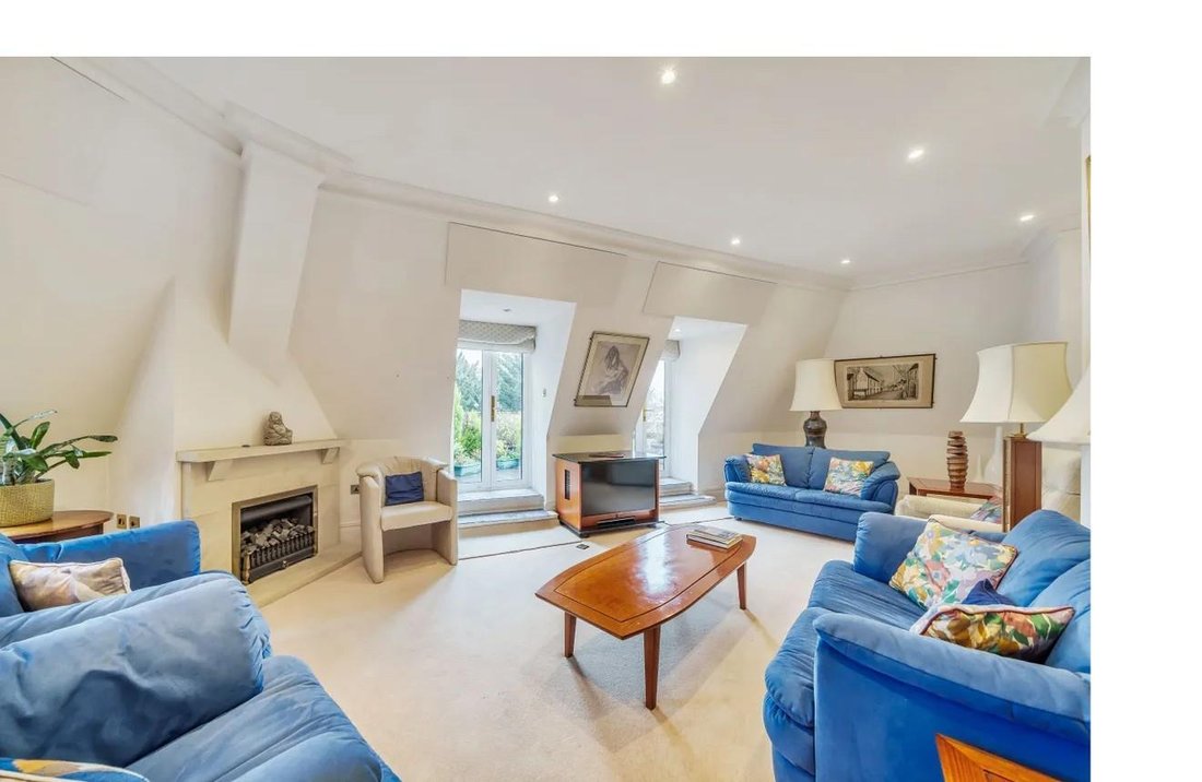 Apartment in Great Stanmore, Harrow, England 3 - 17278318