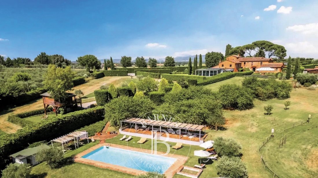 Villa in Castiglione del Lago, Umbria, Italy 1 - 17268343