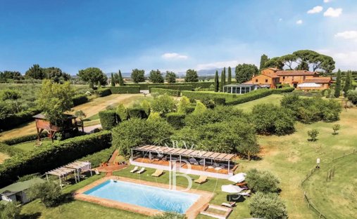 Villa in Castiglione del Lago, Umbria, Italy 1