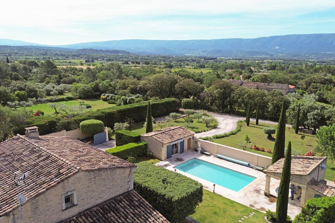 Estate in Gordes, Provence-Alpes-Côte d'Azur, France 2 - 17270287