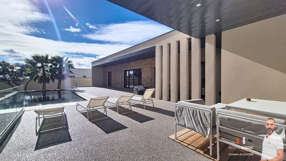 Villa in Camplanier, Nimes, France 2 - 17267656