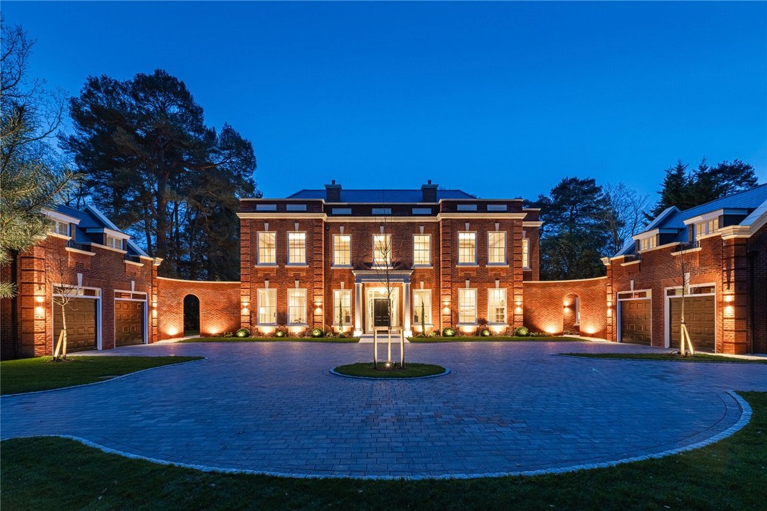 House in Brooklands, Elmbridge, England 1 - 17268179