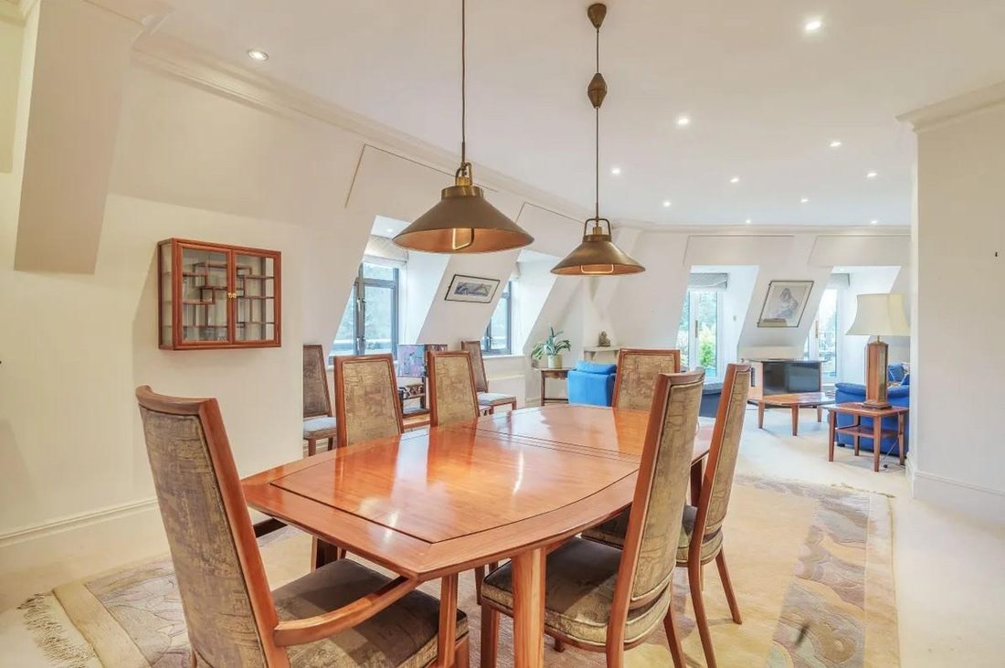 Apartment in Great Stanmore, Harrow, England 5 - 17278318