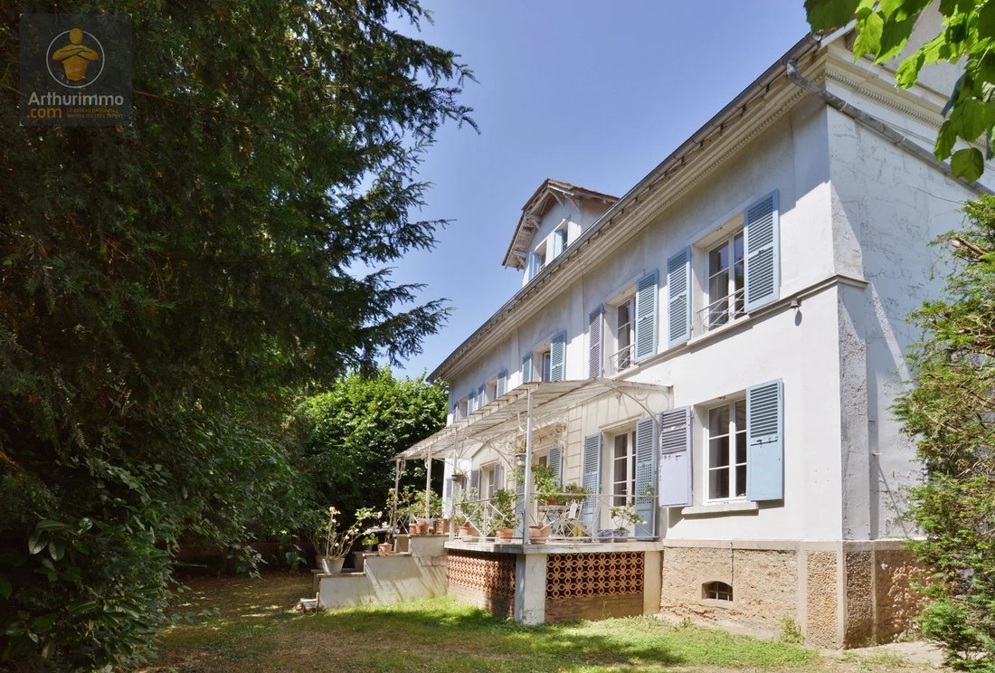House in Mandres-les-Roses, Ile-de-France, France 1 - 17274857
