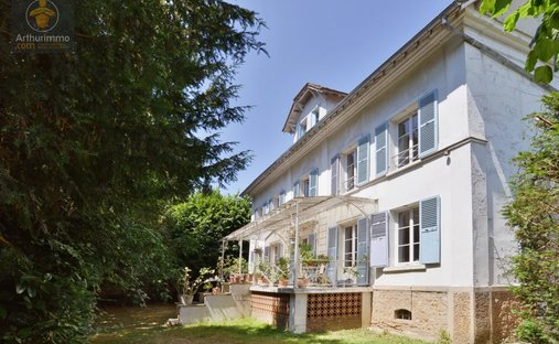 House in Mandres-les-Roses, Ile-de-France, France 1
