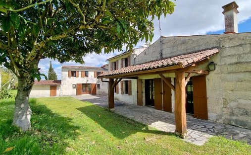 Haus in Centre, Saintes, Frankreich 1