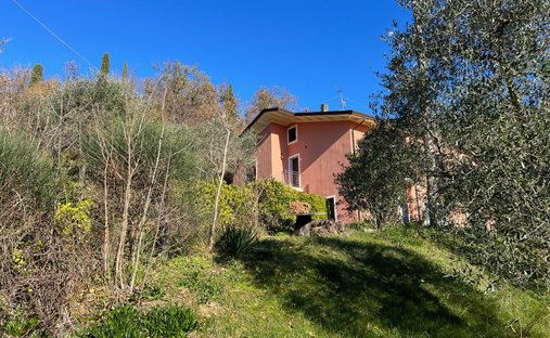 Villa in Fivizzano, Tuscany, Italy 1