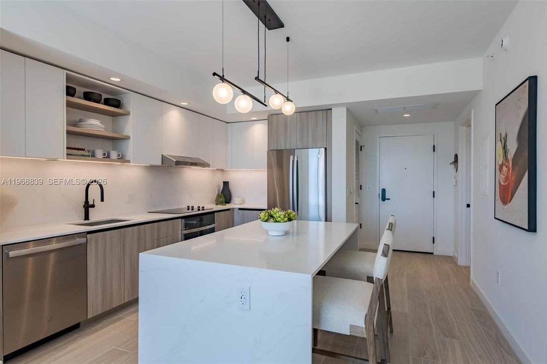 Miami Beach, Florida, United States 4 - 17271531