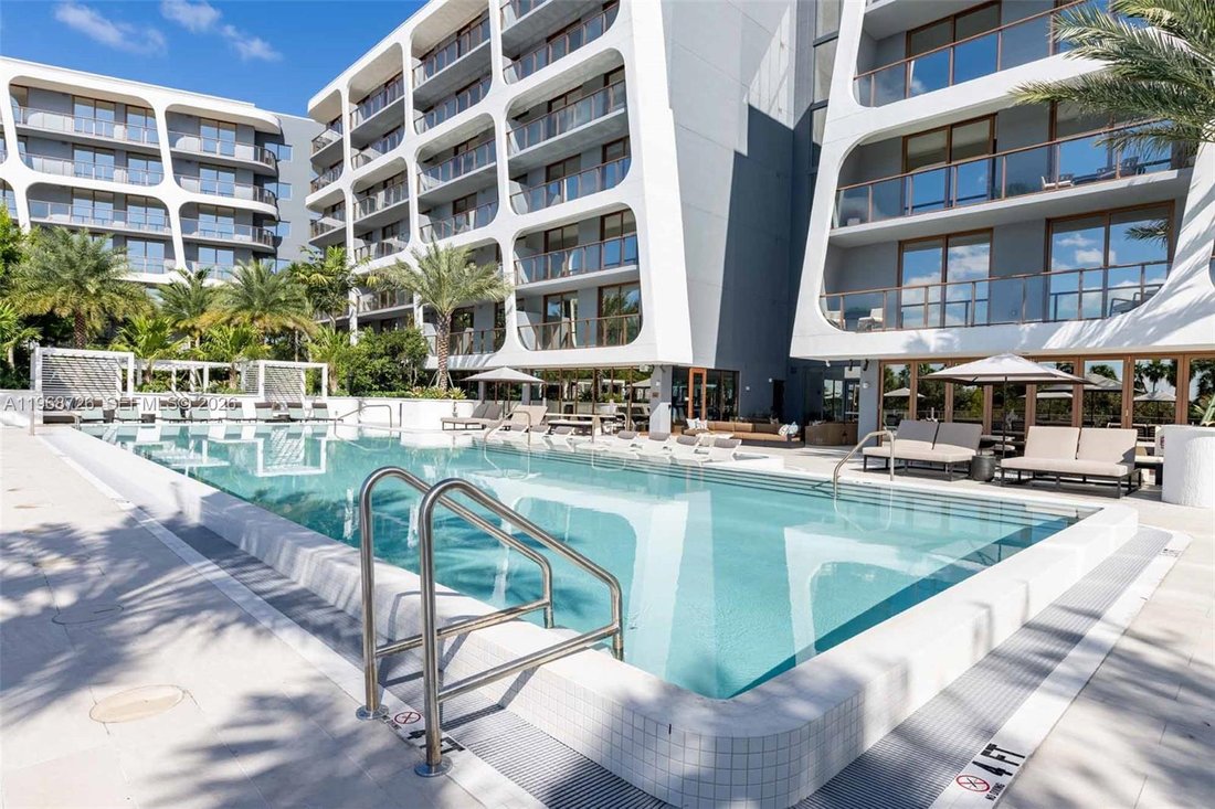 Miami Beach, Florida, United States 2 - 17271517