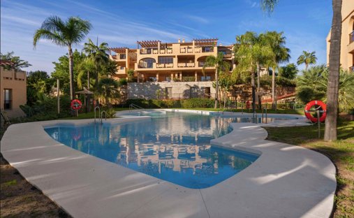 Apartment in El Paraíso, Benahavis, Spain 1