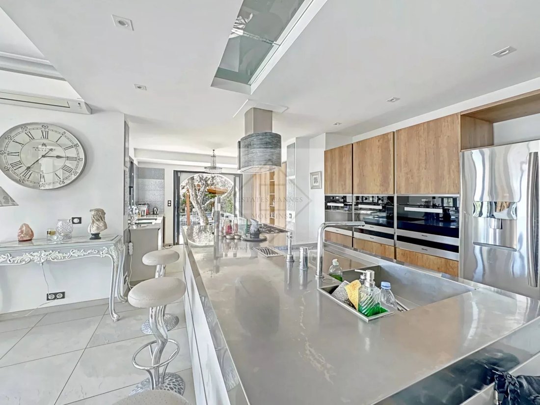 Villa in Cannes, Provence-Alpes-Côte d'Azur, France 3 - 14846120