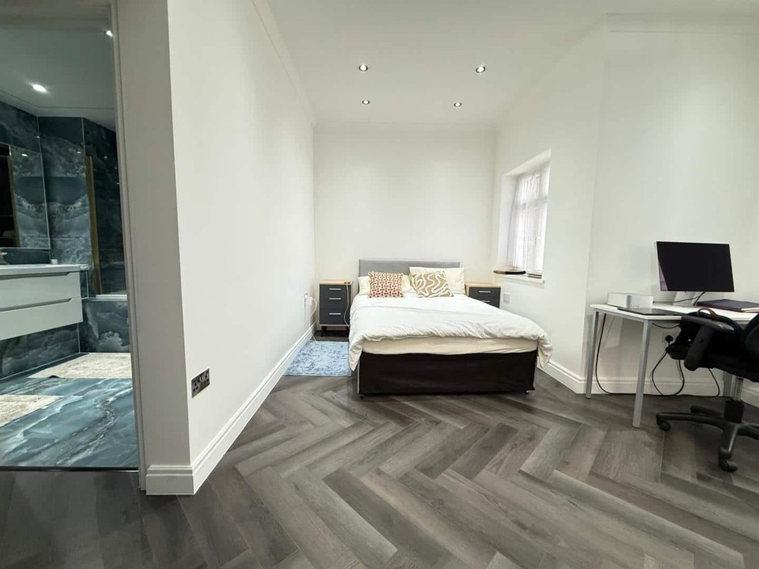 Bungalow in Goodmayes, Ilford, England 2 - 17275486