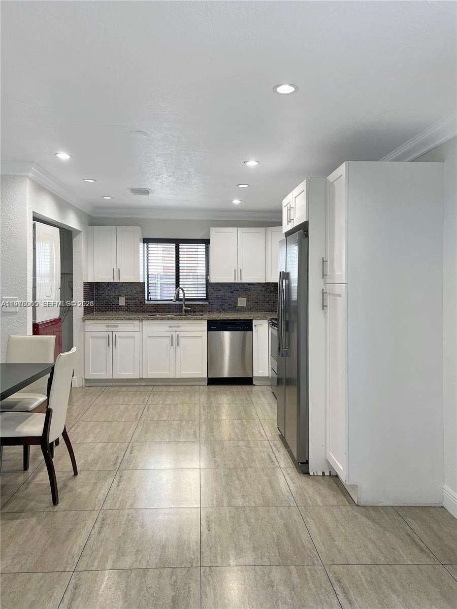 House in Hialeah, Florida, United States 2 - 17278295
