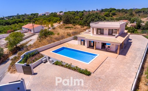 Villa in Lagoa e Carvoeiro, Algarve, Portugal 1