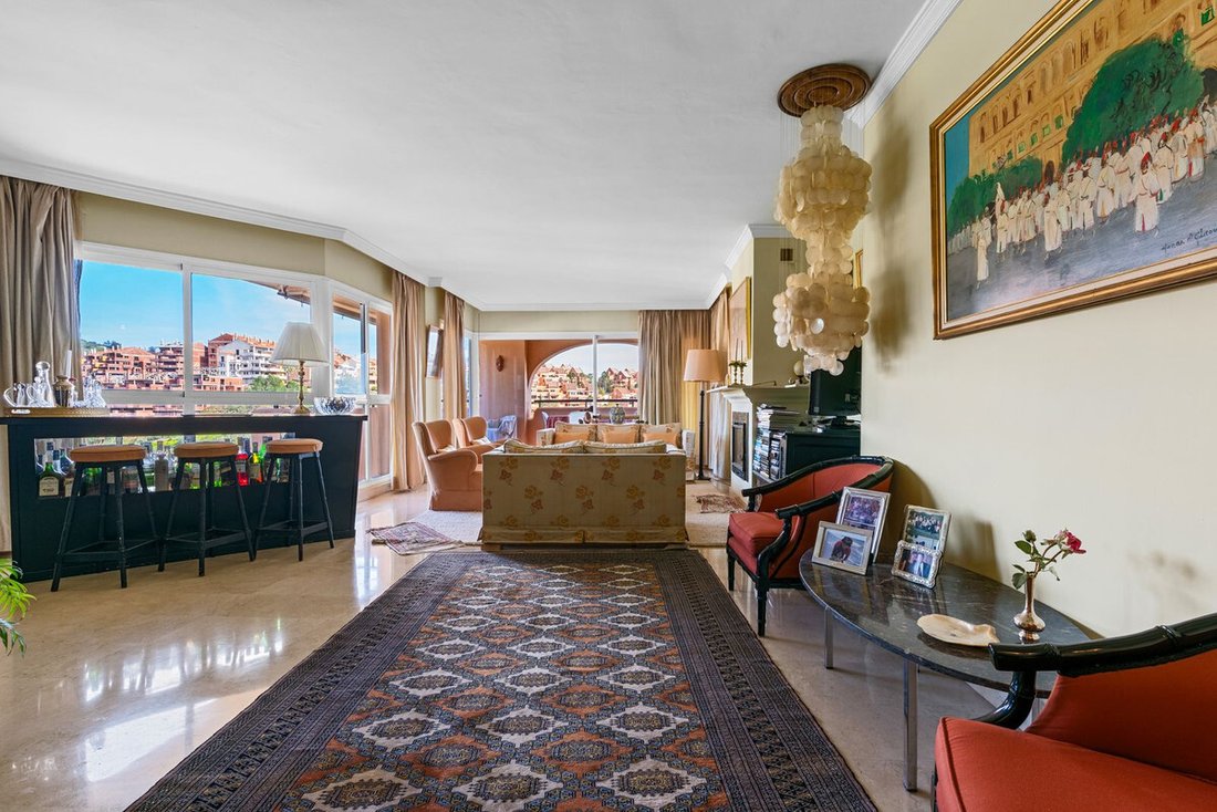 Penthouse in Elviria-Cabopino, Marbella, Spain 3 - 17063307