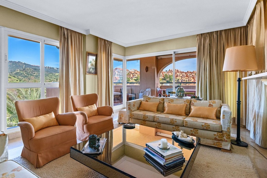 Penthouse in Elviria-Cabopino, Marbella, Spain 4 - 17063307
