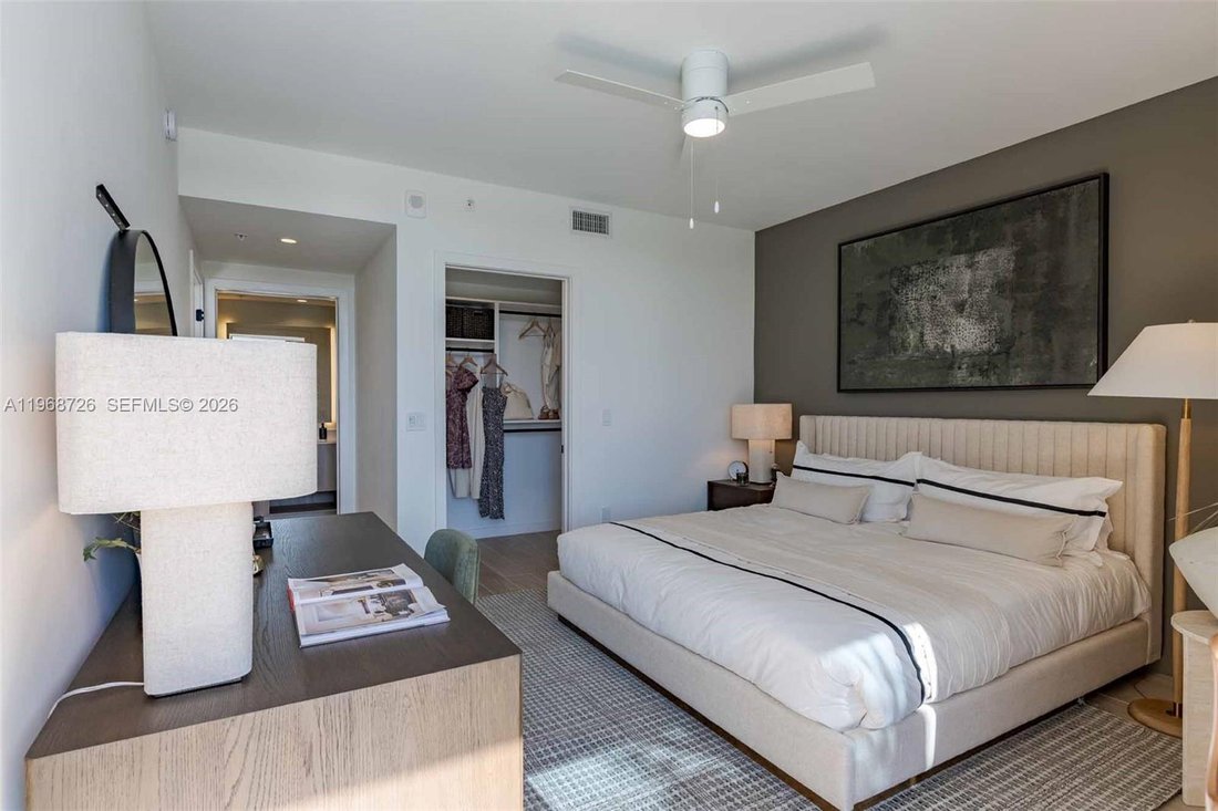 Miami Beach, Florida, United States 5 - 17271517