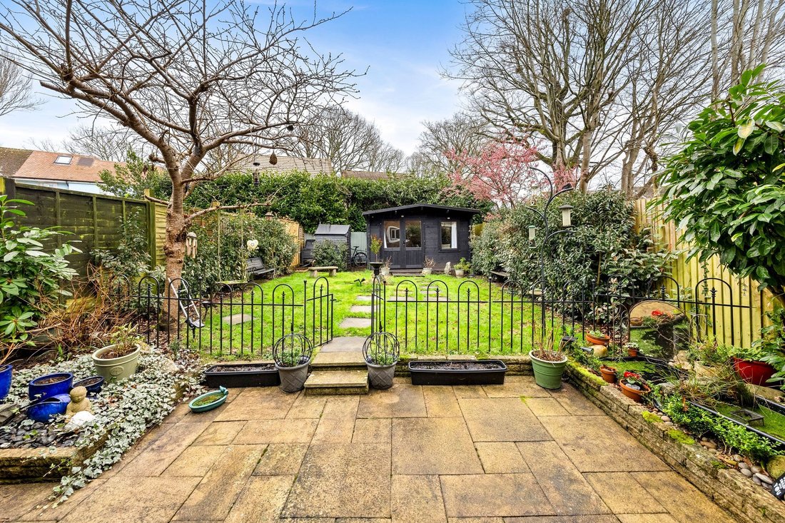 House in Thakeham, England 3 - 17271674