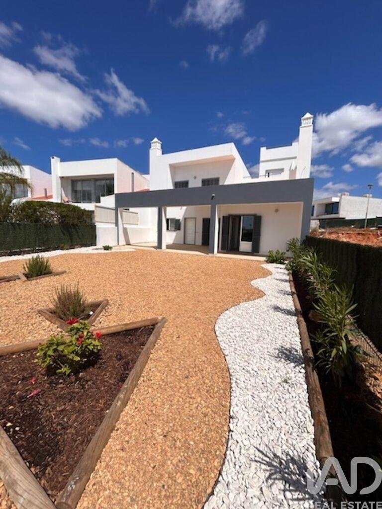 Townhouse in Mexilhoeira Grande, Algarve, Portugal 1 - 17280007