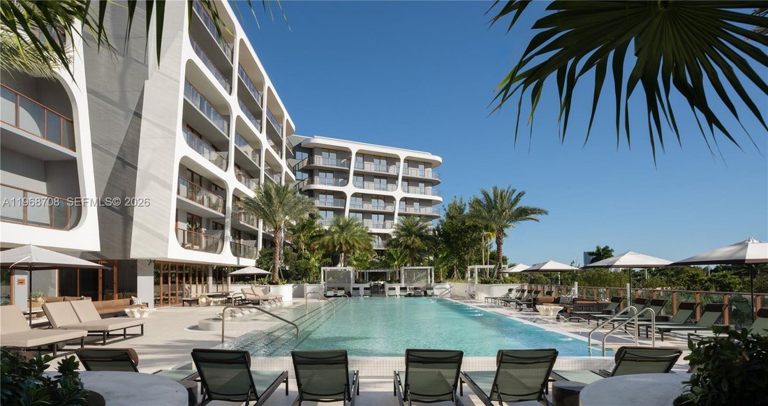 Miami Beach, Florida, United States 4 - 17271513