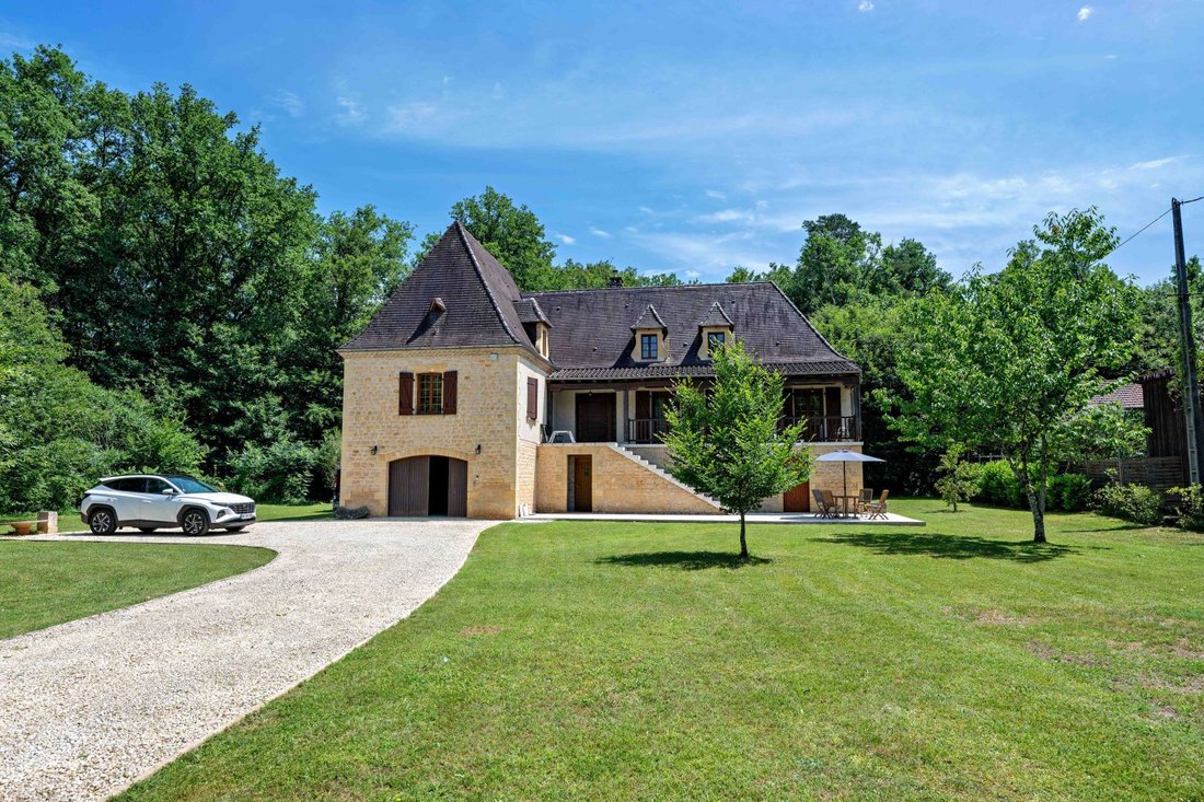 House in Saint-Léon-sur-Vézère, Nouvelle-Aquitaine, France 1 - 17278591