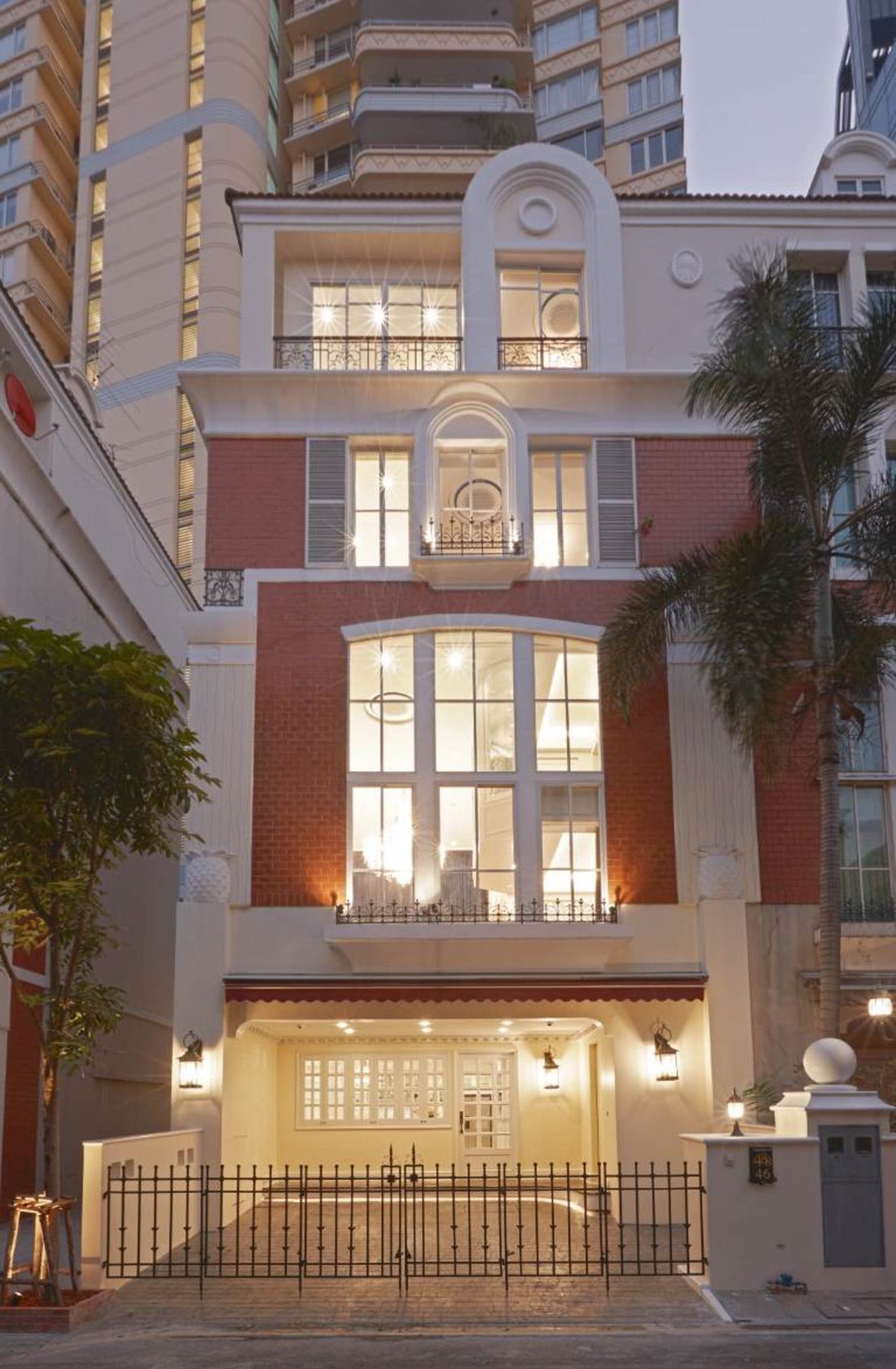 Baan Klang Krung (British Town Thonglor)