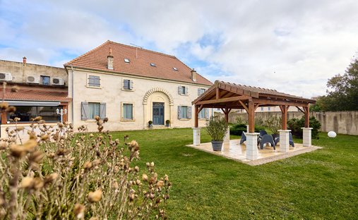 Villa à Beaujeu, Auvergne-Rhône-Alpes, France 1
