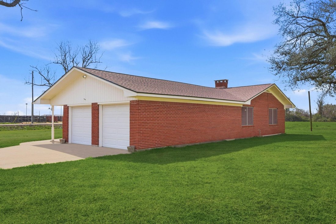House in Angleton, Texas, United States 4 - 17270013